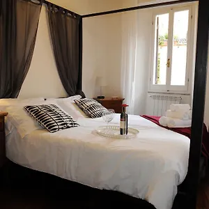 Lungara Apartment